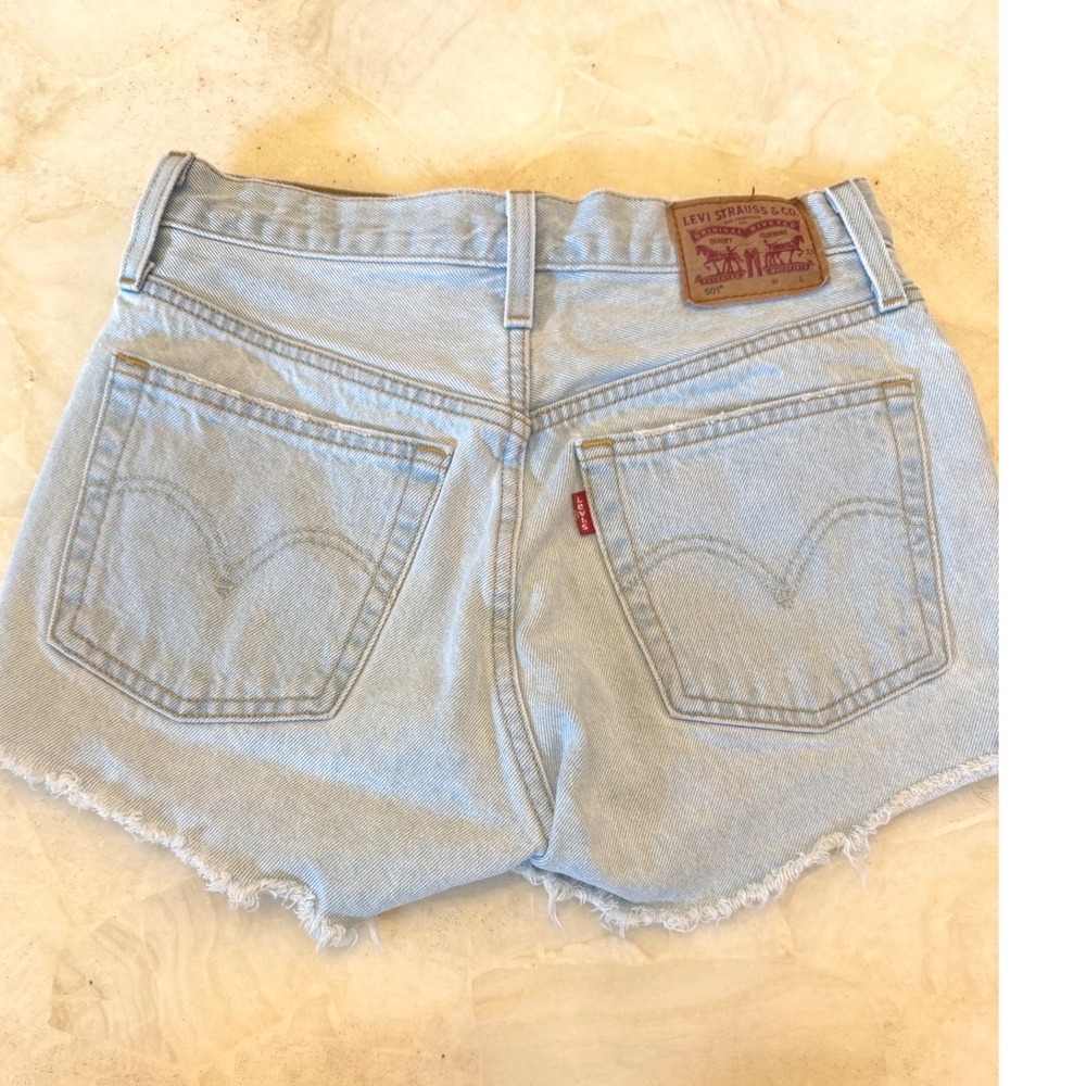 Levis 501 Original High Rise Cut Off Denim Shorts Light Wash W24 56327-0239
